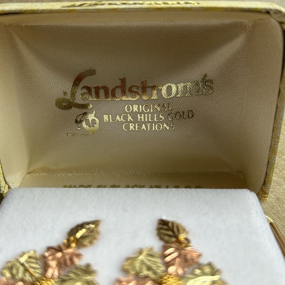 Landstrom’s Original Black Hills Gold Creations earrings! - Picture 3 of 5